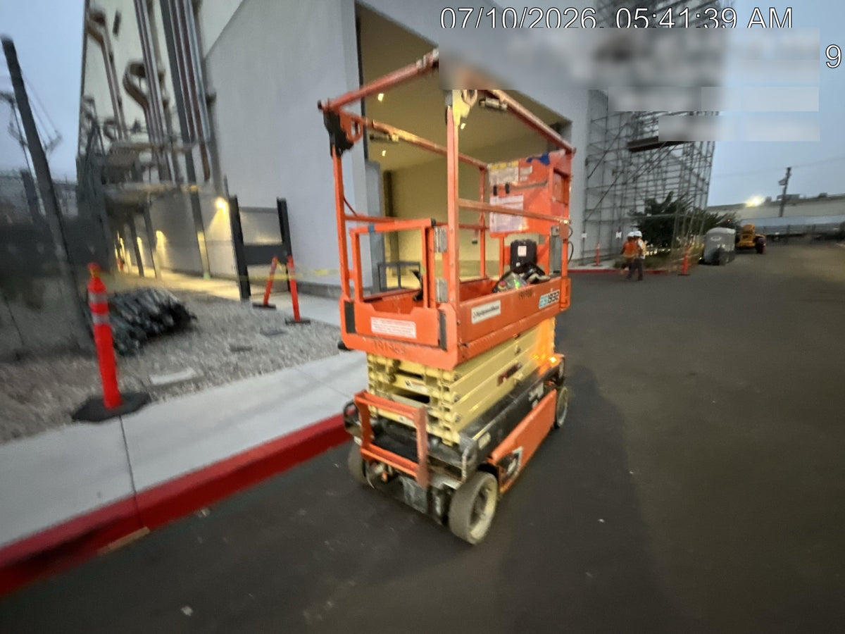 2021 JLG ES1932