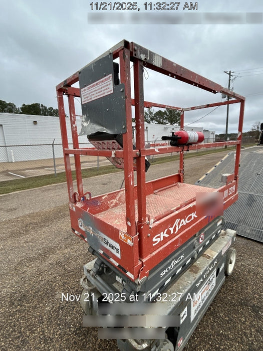 2018 Skyjack SJIII-3219 Skyjack SJIII3219 Scissor Lift w/Trojan Batteries