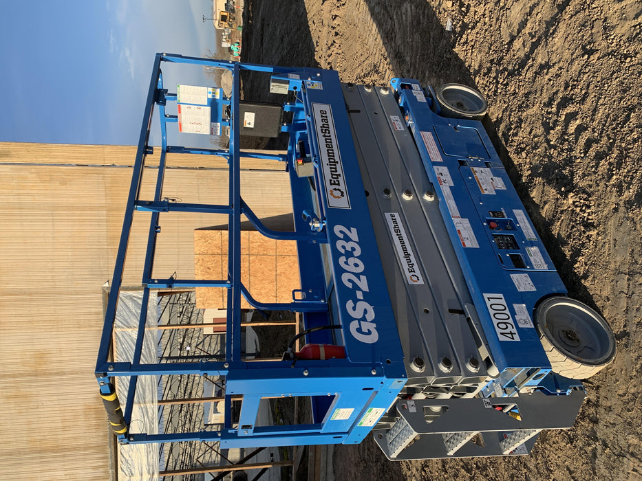 2019 Genie GS-2632 Folding rails with half height swing gate