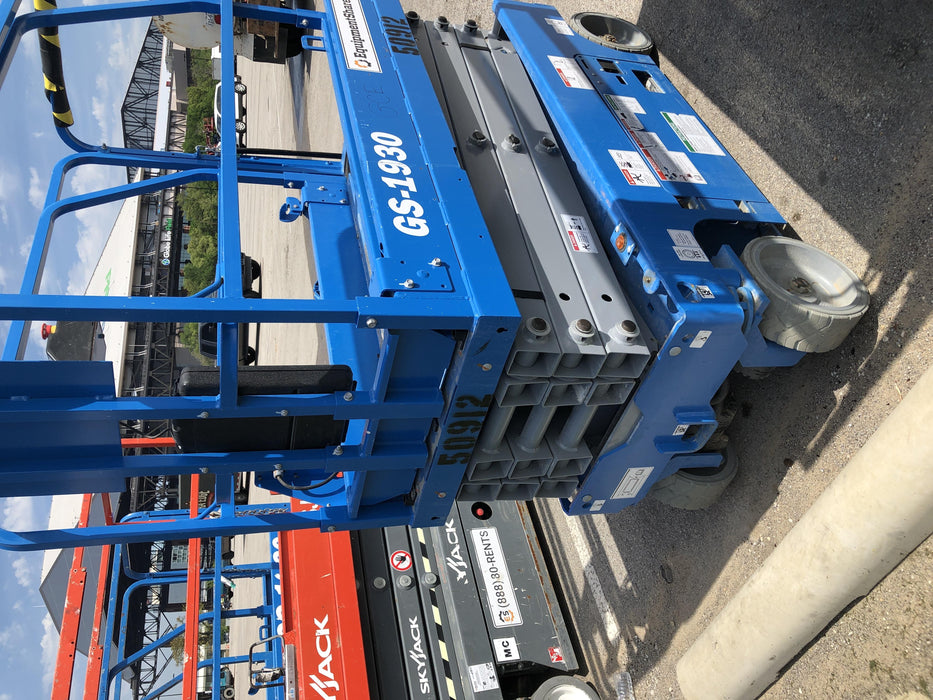 2019 Genie GS-1930 Fixed Rails with Chain Entry