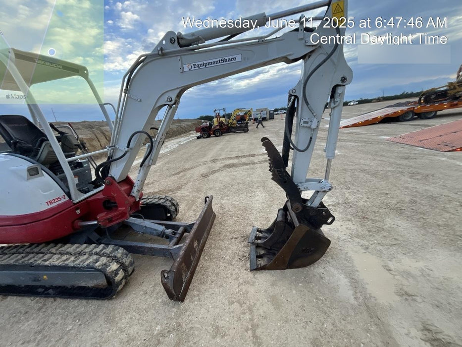 2021 TAKEUCHI TB235-2R