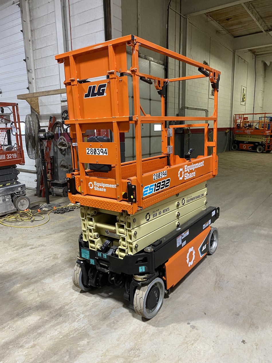 2022 JLG ES1932