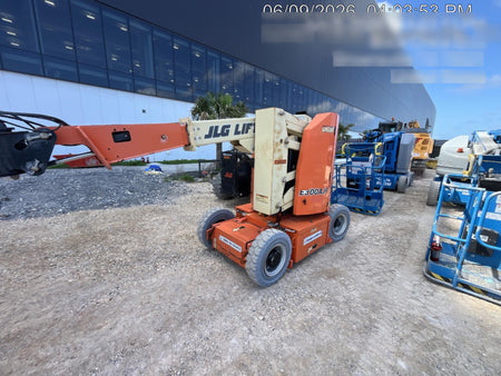 2021 JLG E300AJP