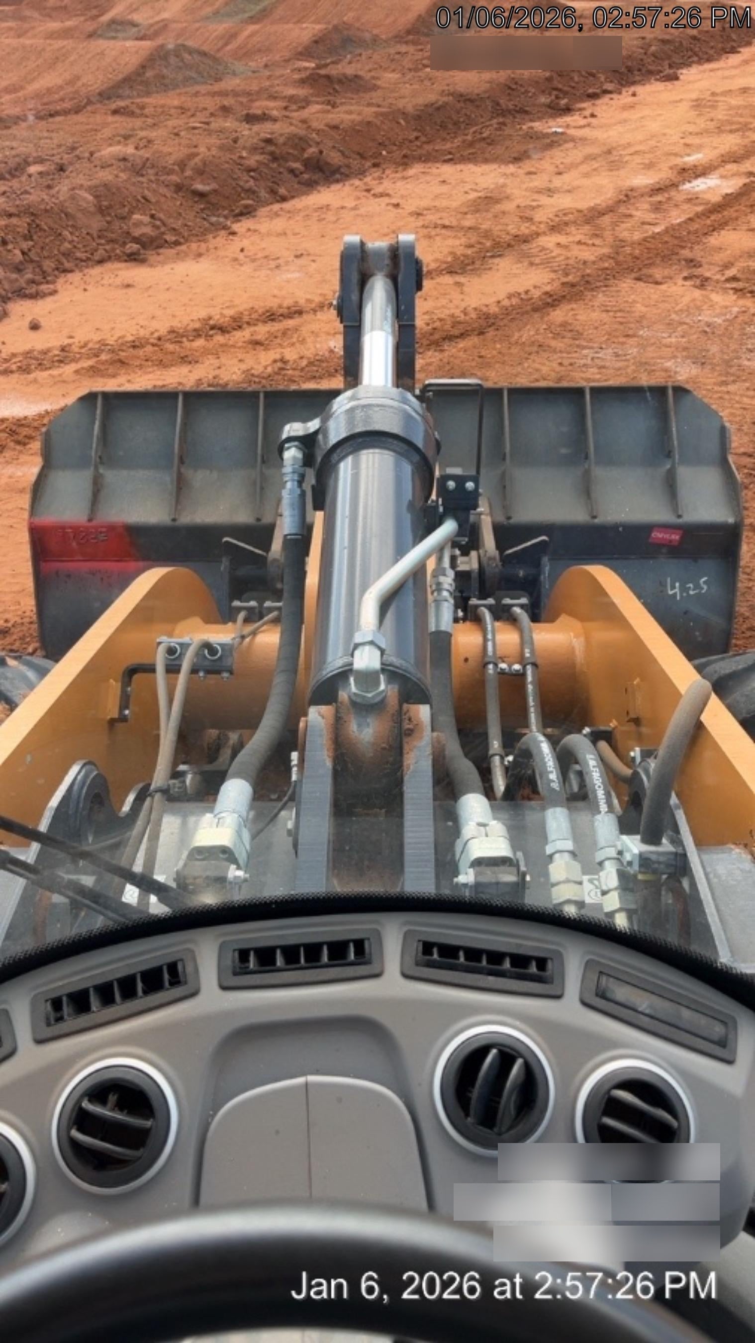 2023 CASE 821G