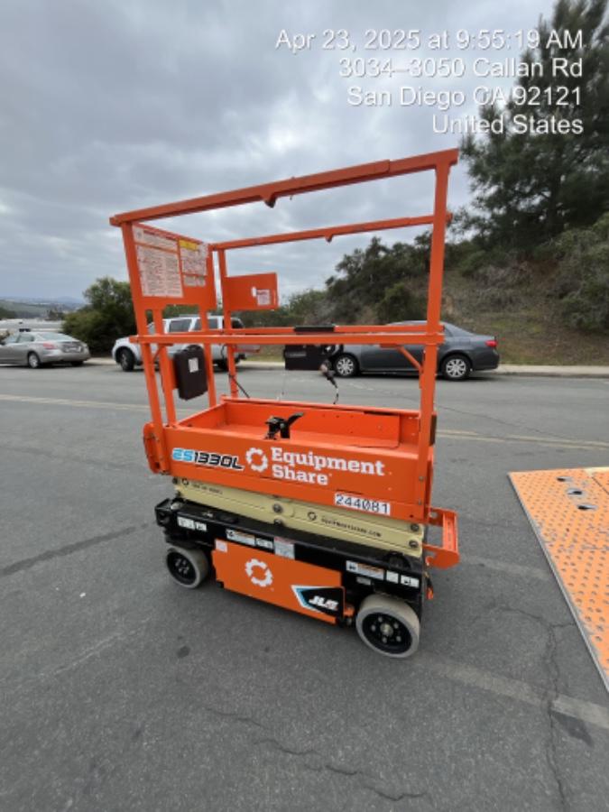 2022 JLG ES1330L
