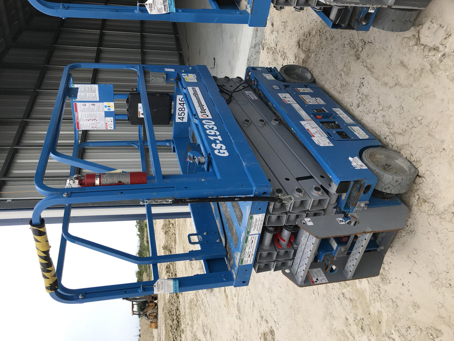 2019 Genie GS-1930 Fixed rails with chain Entry