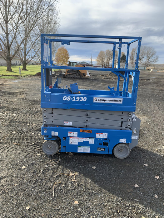 2020 Genie GS-1930 Solid Non Marking Tires, Beacon, Folding rails with half height swing gate, 800W Inverter