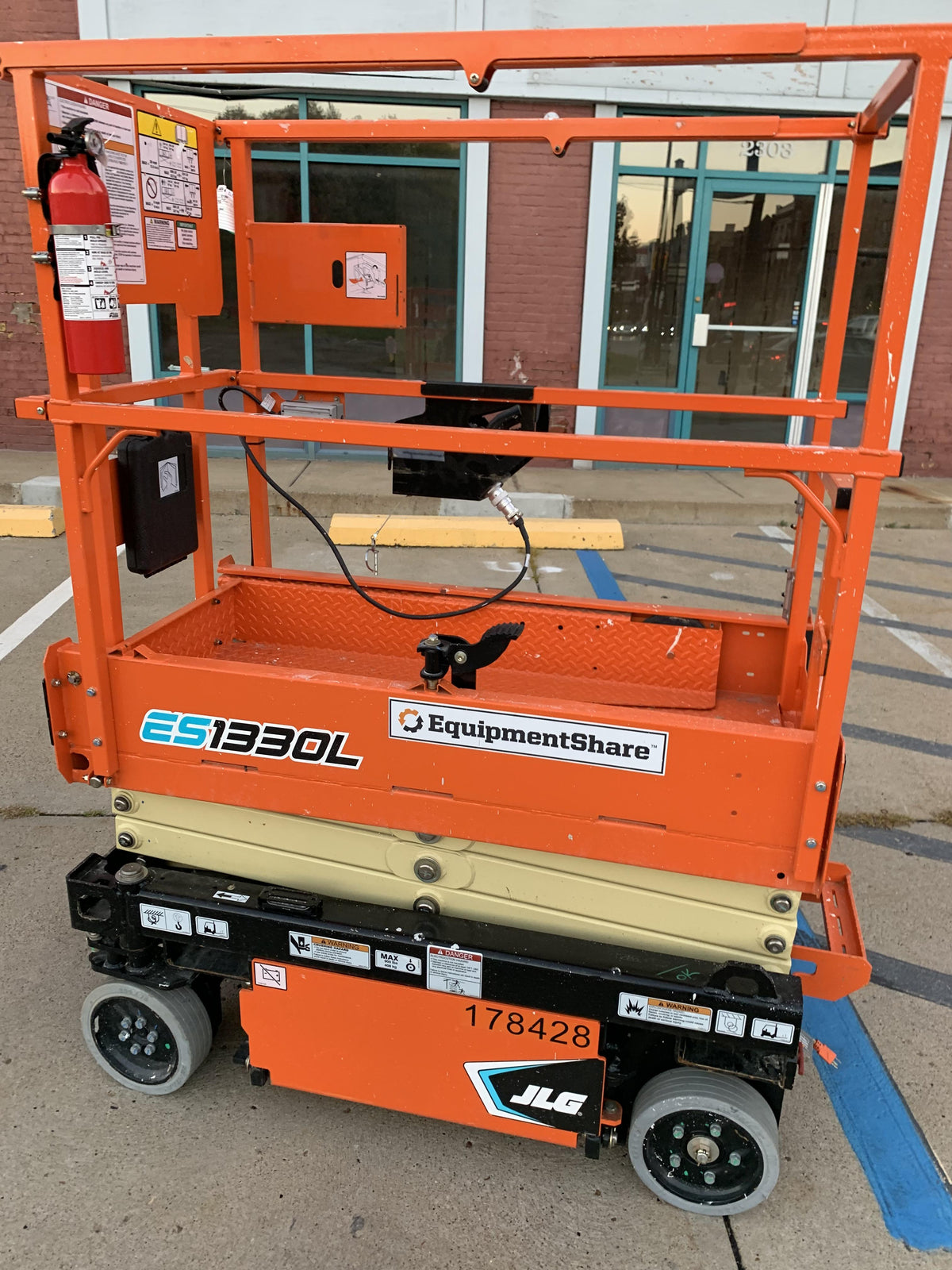 2021 JLG ES1330L