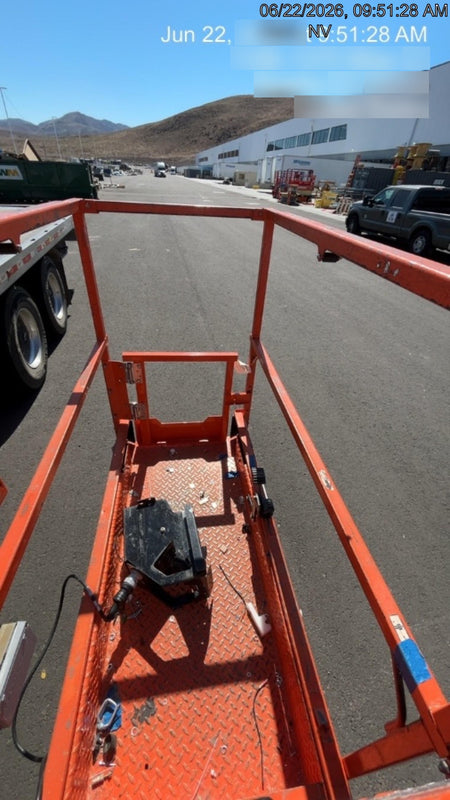 2022 JLG ES1330L