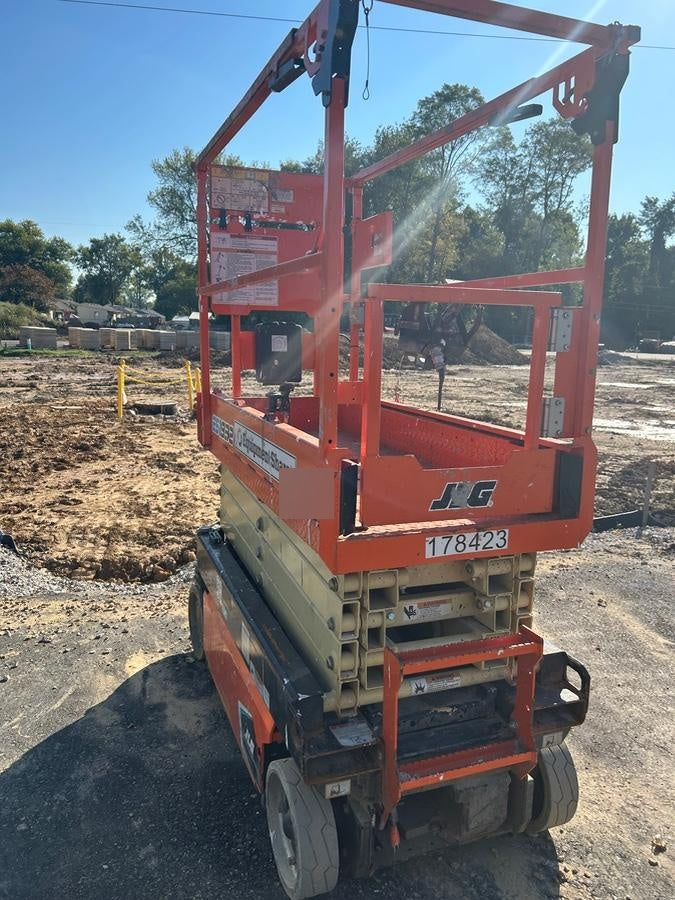 2021 JLG ES1932
