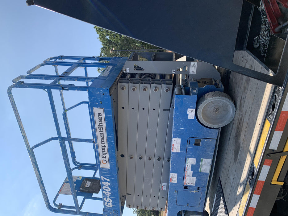 2019 Genie GS-4047 Folding rails with half height swing gate