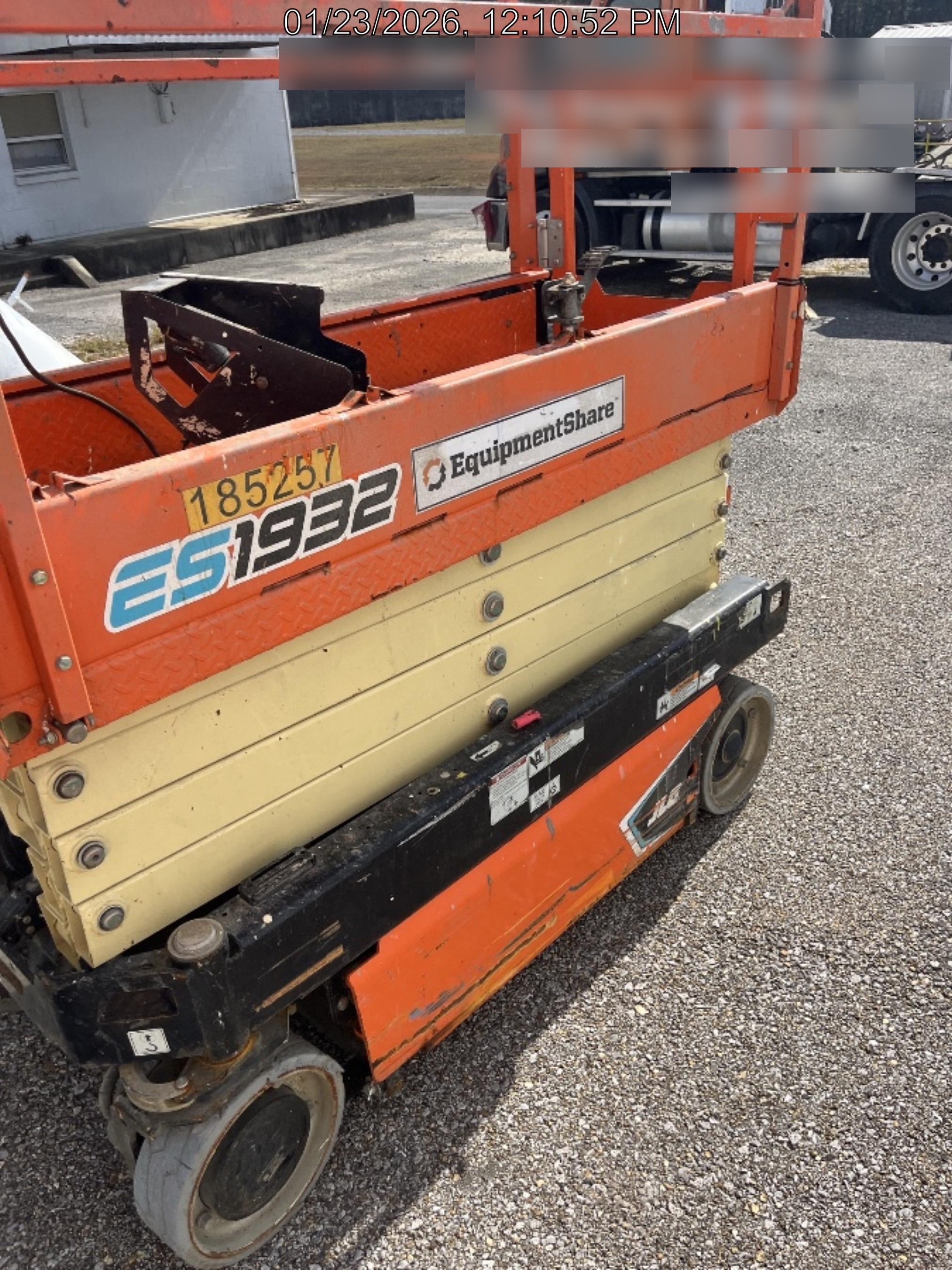 2021 JLG ES1932