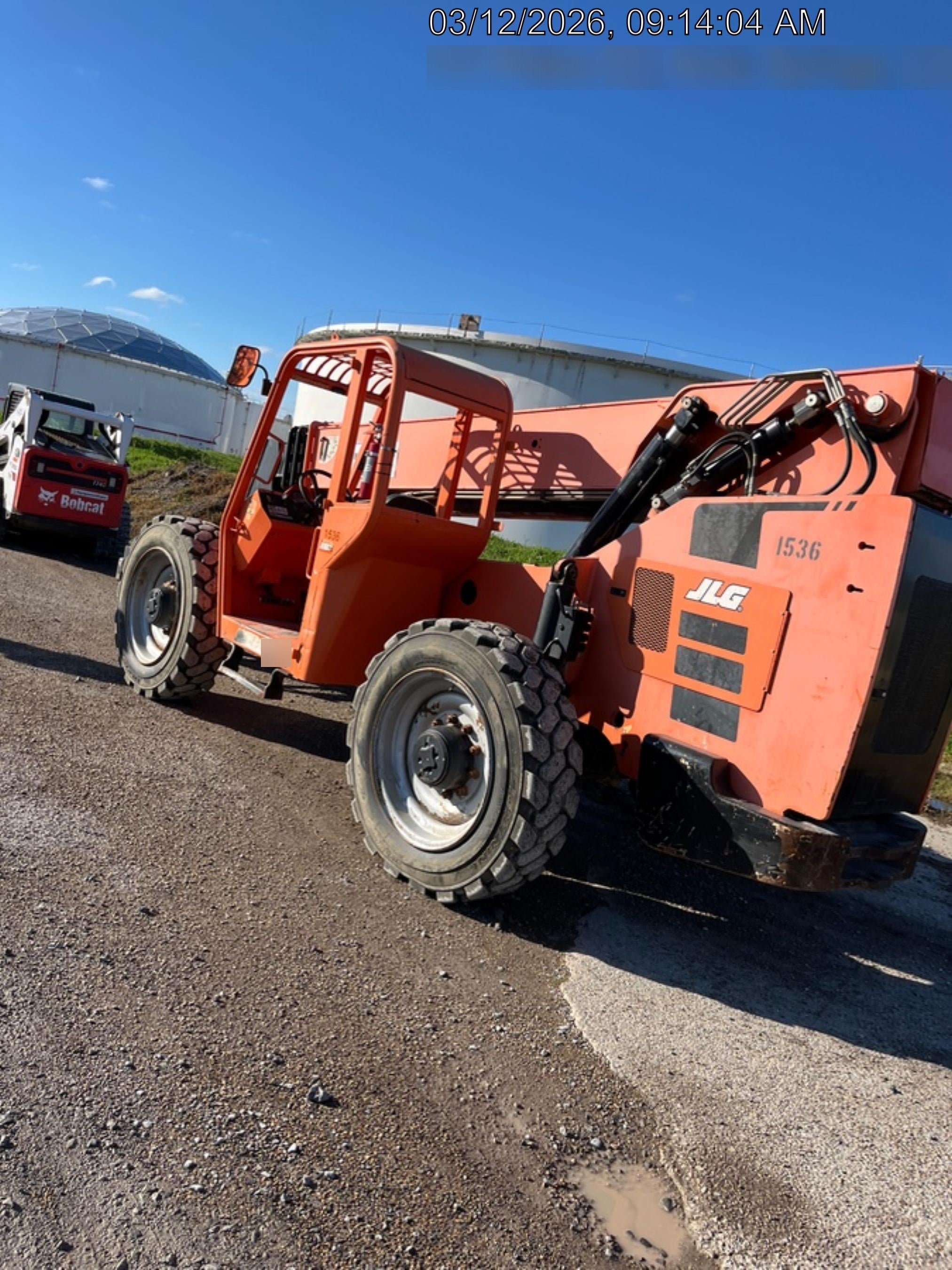 2016 JLG 8042