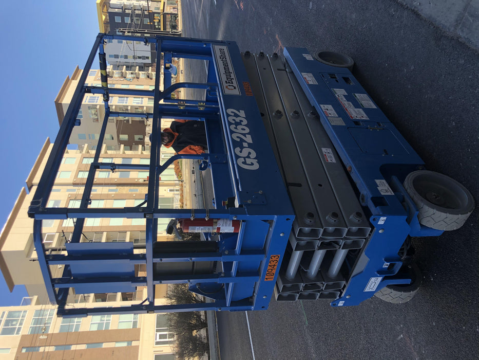 2020 Genie GS-2632 Solid NM Tires, Folding Rails with Half-Height Swing Gate, Beacon