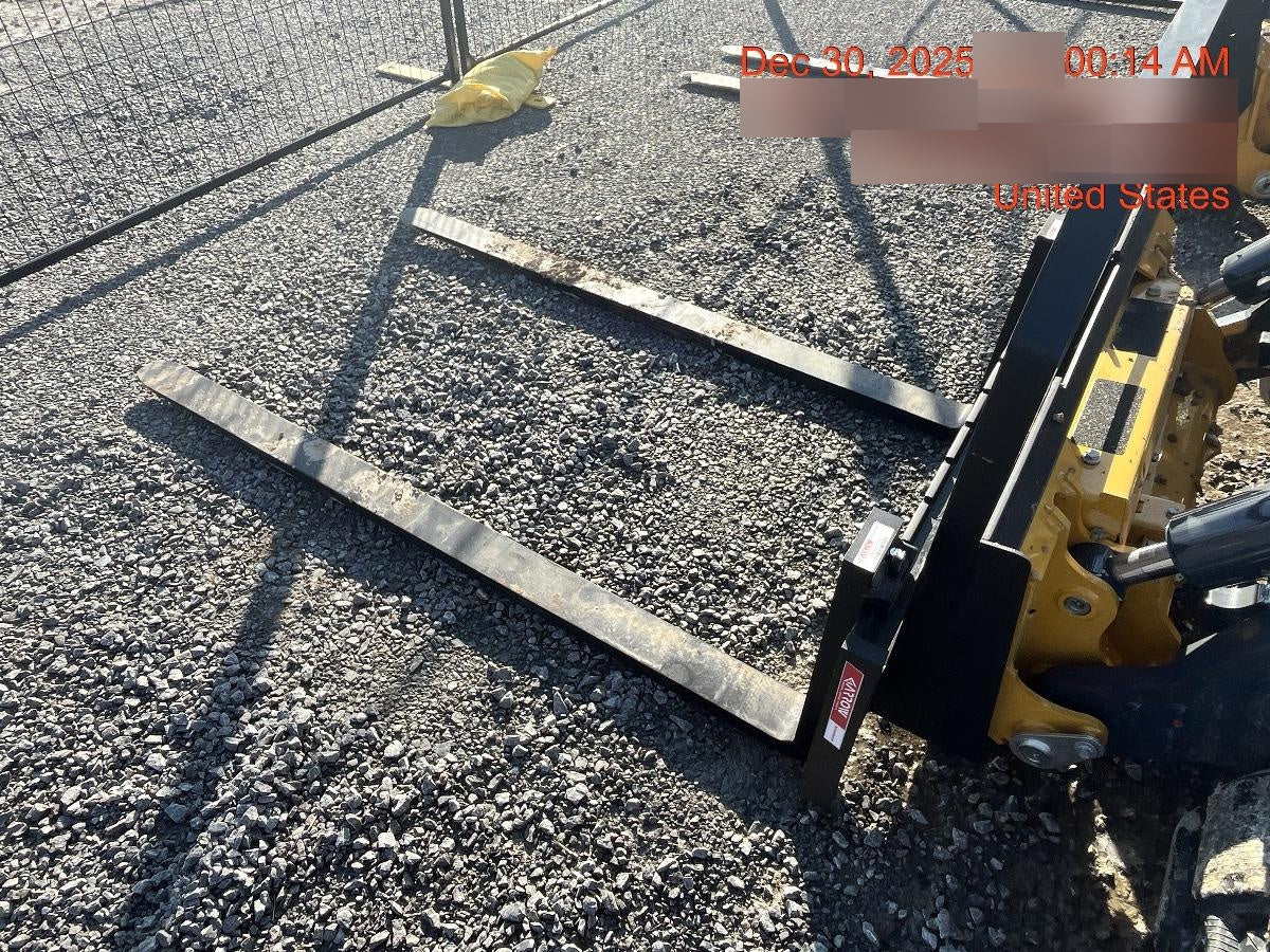 2025 ARROW MATERIAL HANDLING 72" Pallet Forks - Arrow