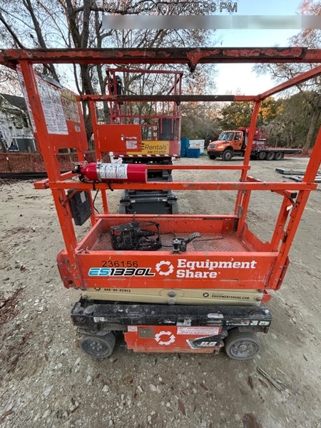 2022 JLG ES1330L