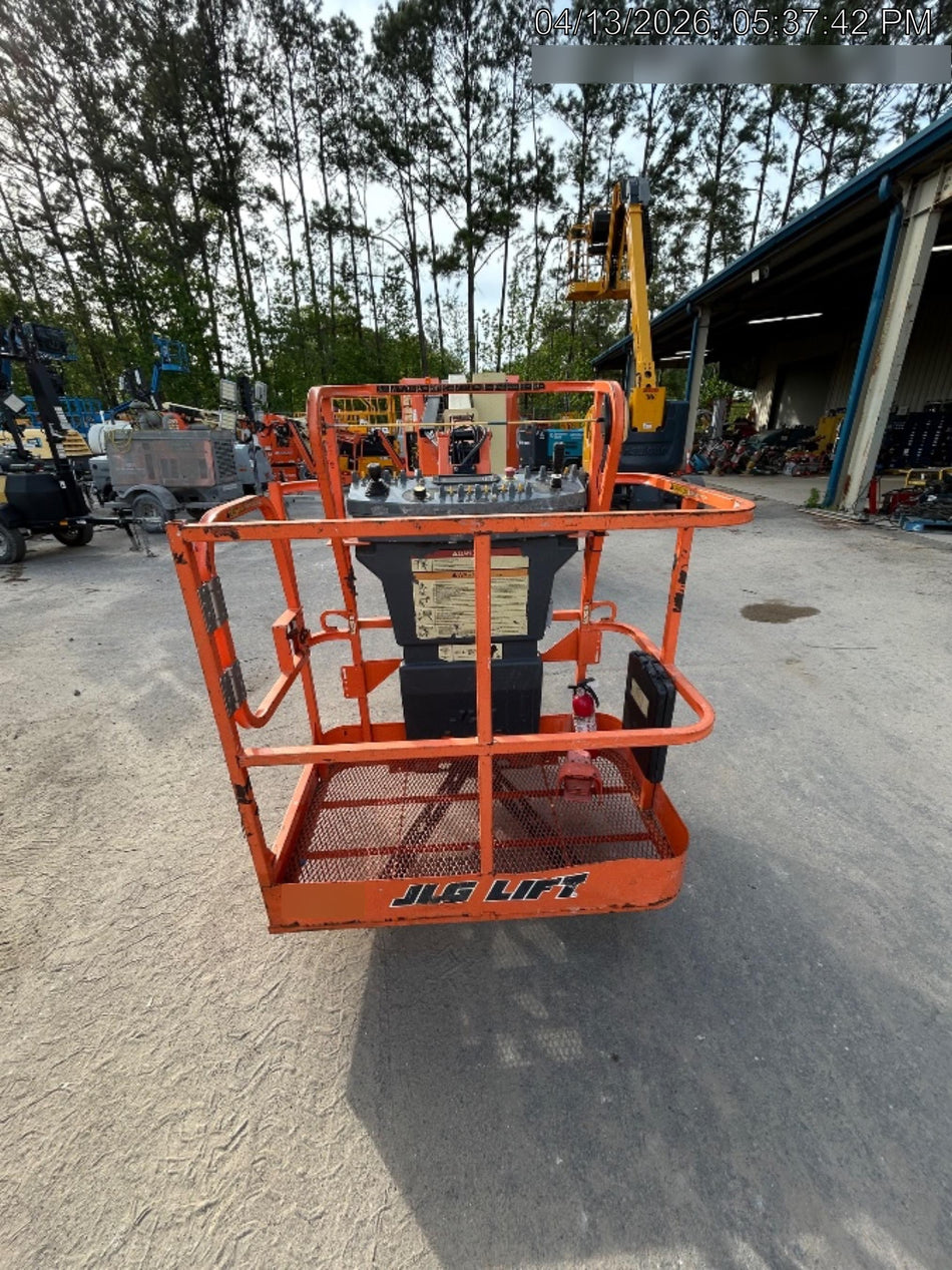 2019 JLG E300AJP