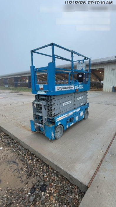 2018 Genie GS-3232 Genie GS3232 Lift w/Folding Rails and Swing Gate