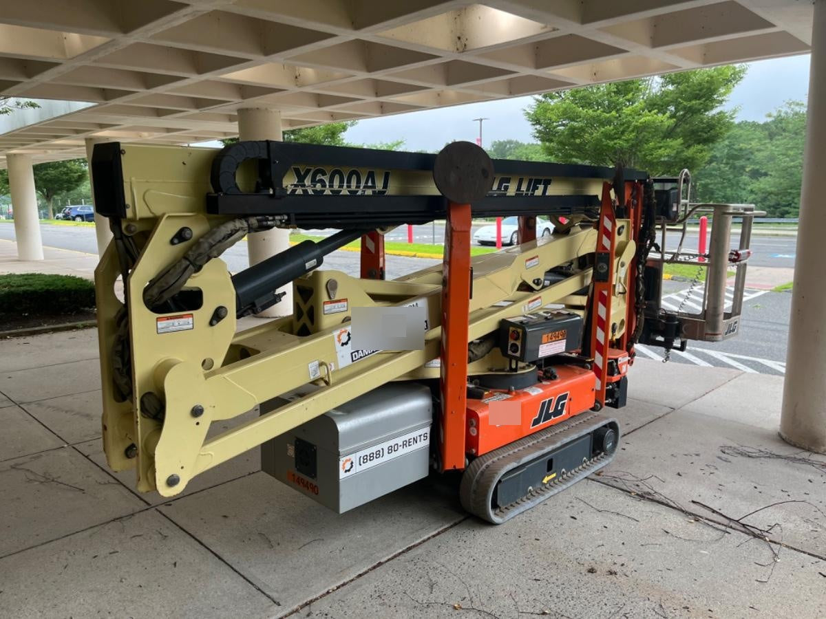 2021 JLG X600AJ