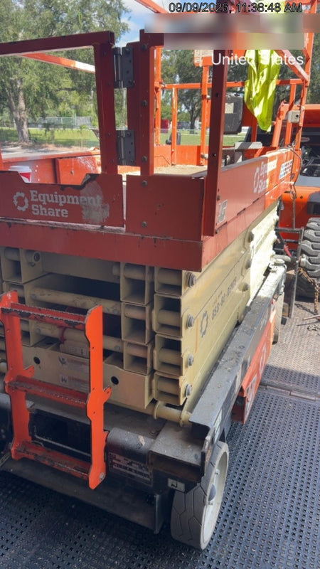 2023 JLG ES3246