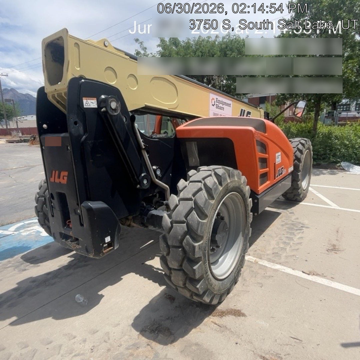 2017 JLG 742