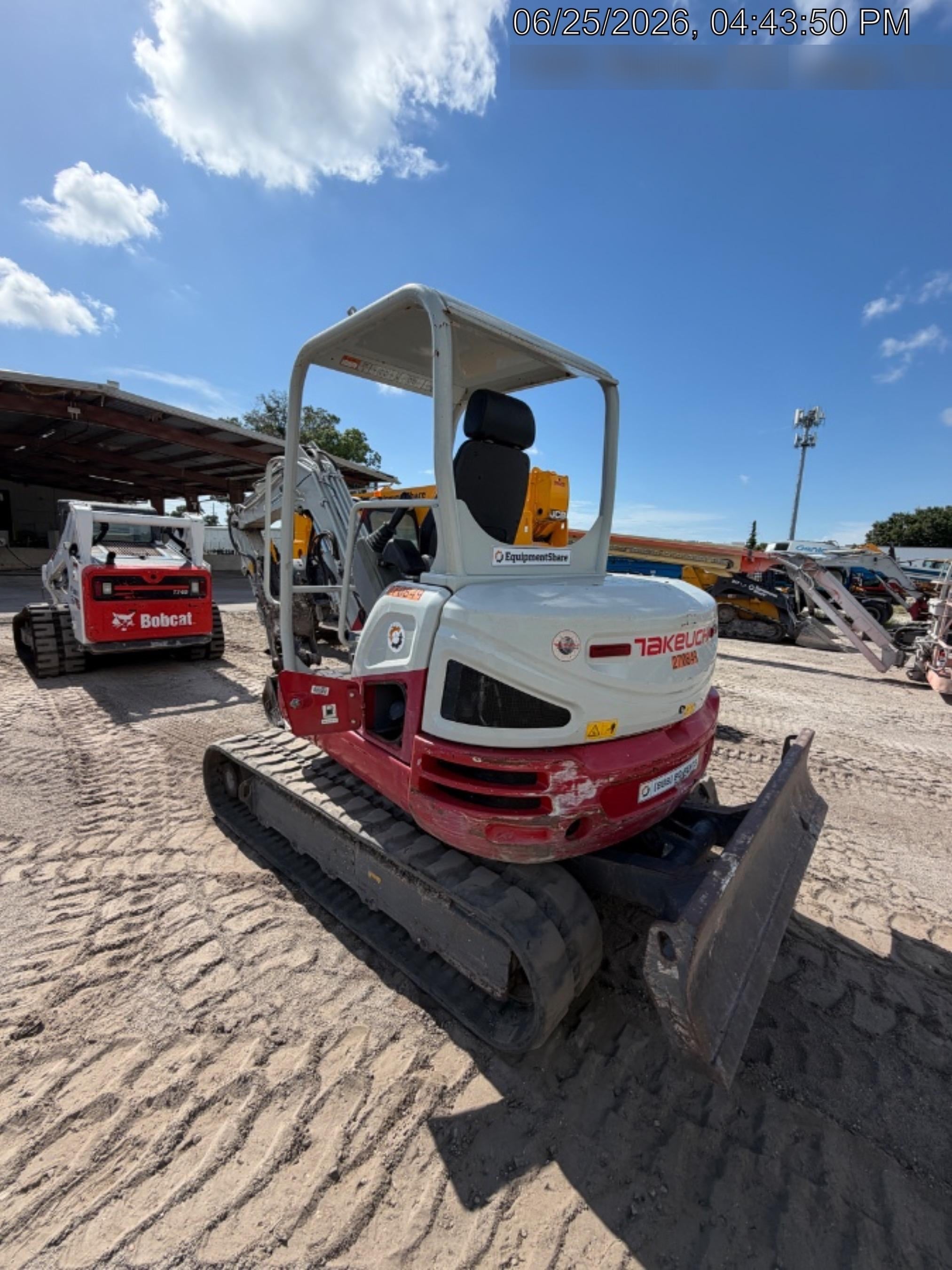 2022 TAKEUCHI TB250-2R