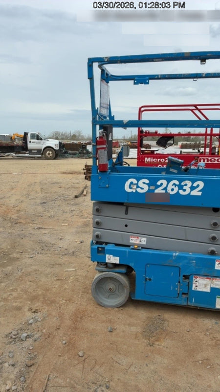 2019 Genie GS-2632 Folding rails with half height swing gate