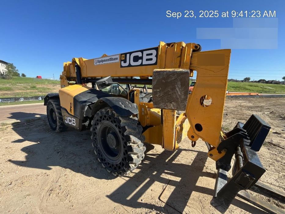 2019 JCB 512-56 Canopy, 109 HP, Solid Tires, STD Worklight, Beacon, Aux Hydraulics, Lifting Eye, Back up Alarm w/66" Carriage/60" Forks