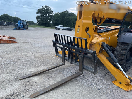2023 JCB 510-56