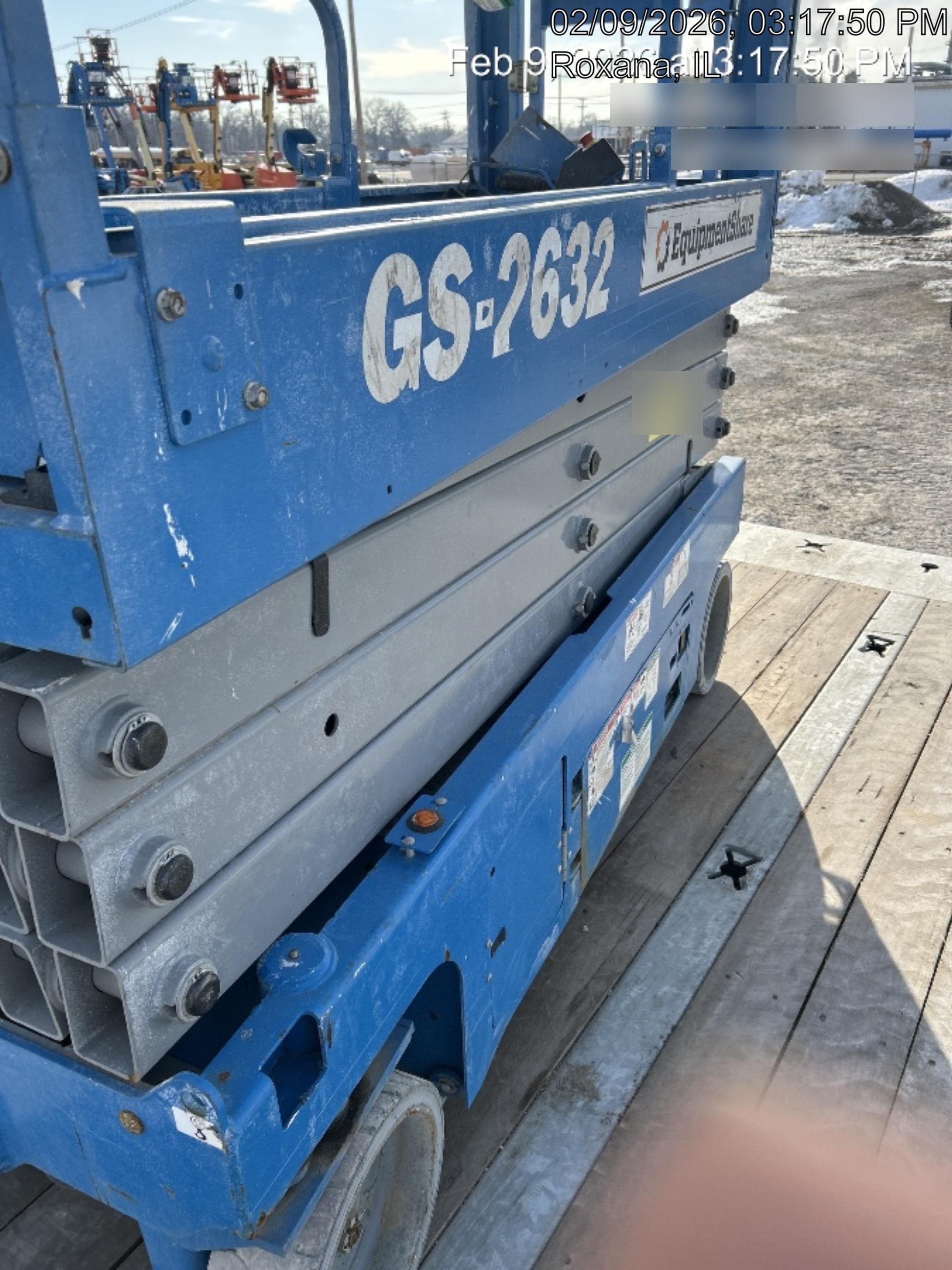 2019 Genie GS-2632 Folding rails with half height swing gate