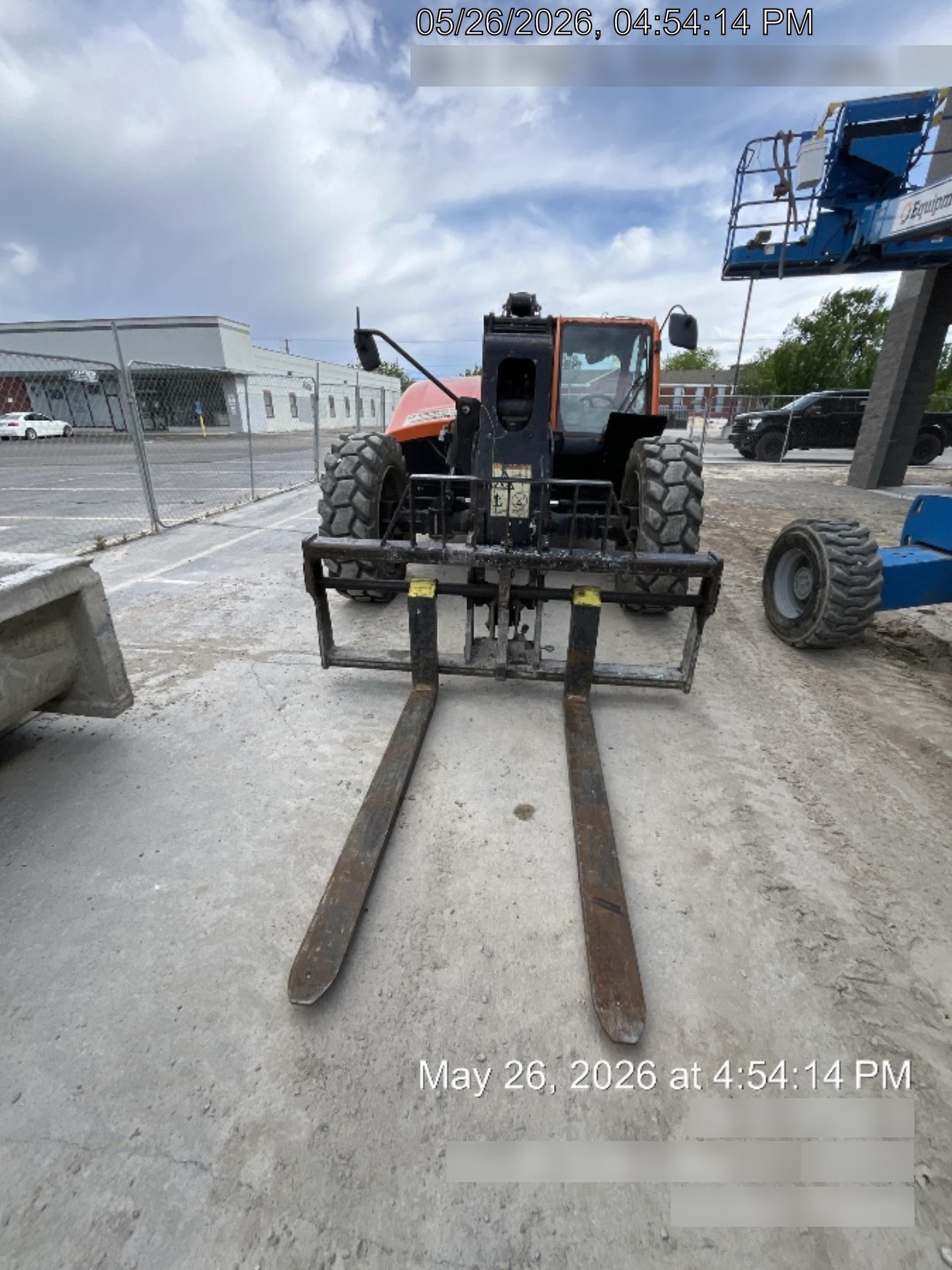 2017 JLG 742