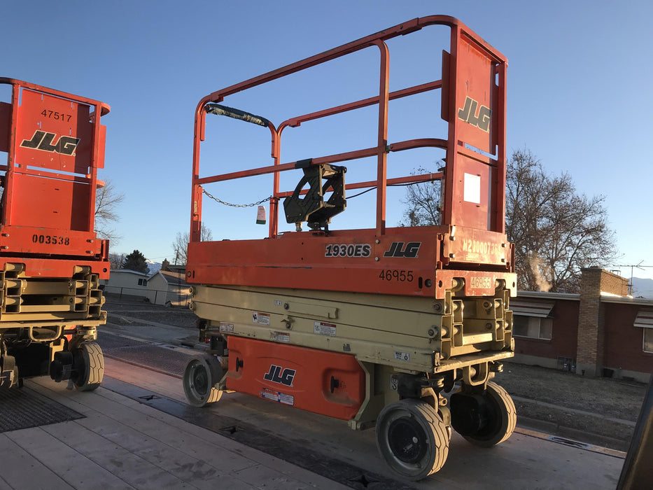 2017 JLG 1930ES Standard Options