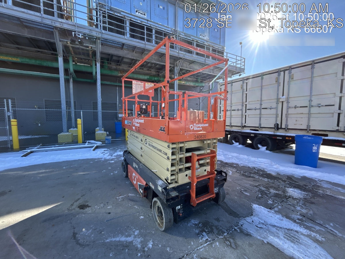 2022 JLG ES3246