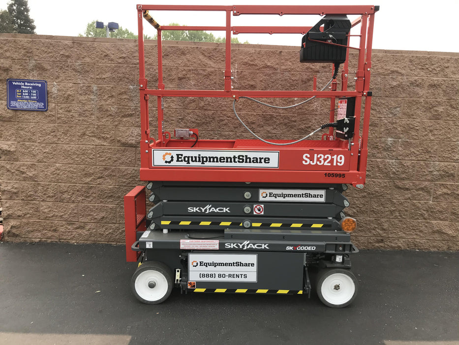 2020 Skyjack SJIII-3219 Solid NM Tires, Half height spring hinged entry gate, Dual Beacons, 800W Inverter