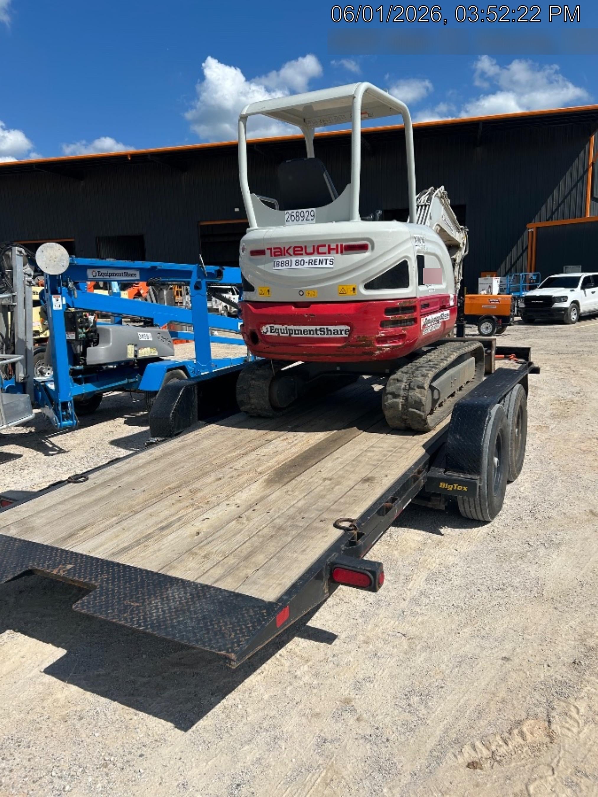 2022 TAKEUCHI TB235-2R
