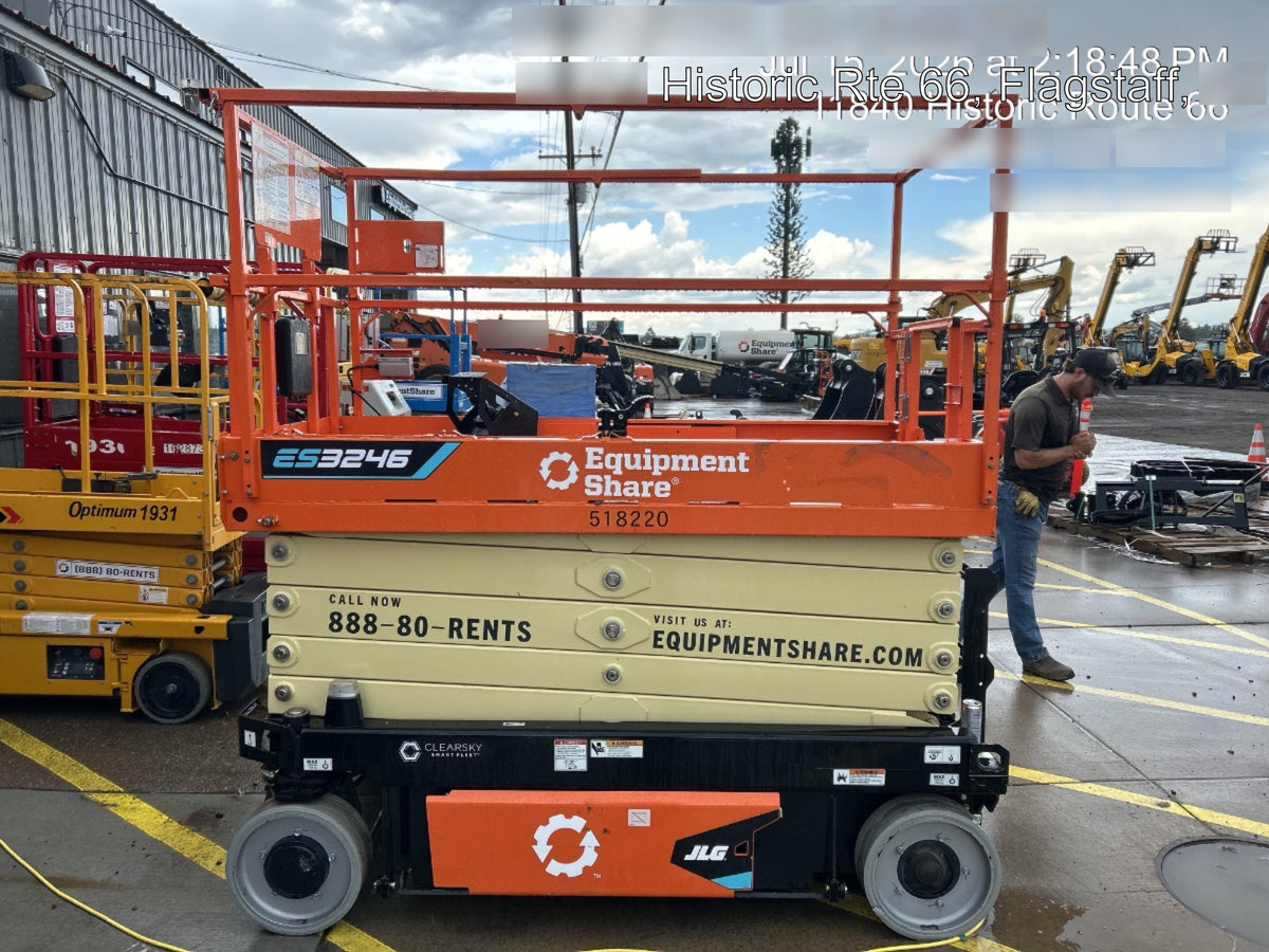 2025 JLG ES3246