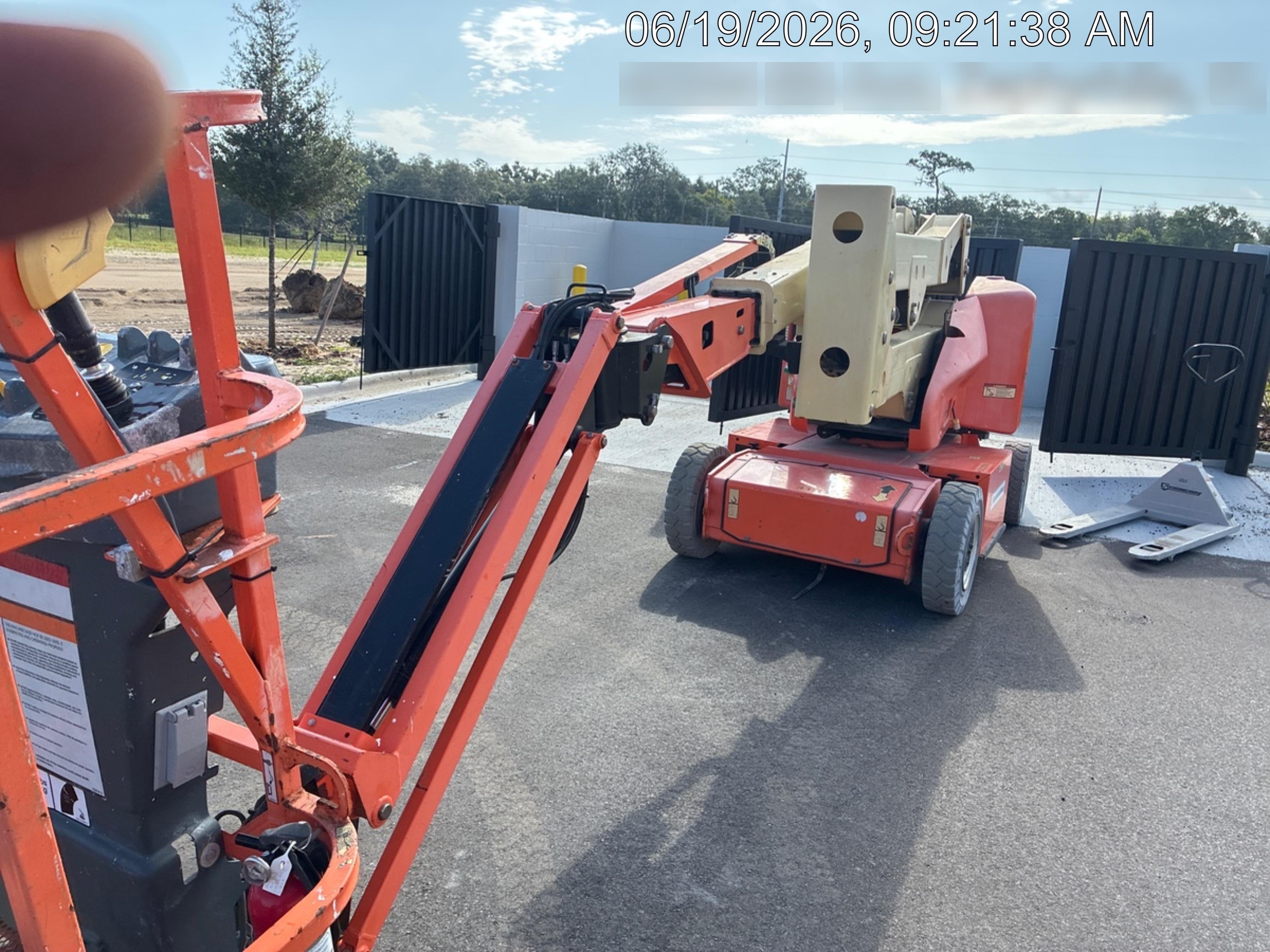2019 JLG E400AJPN