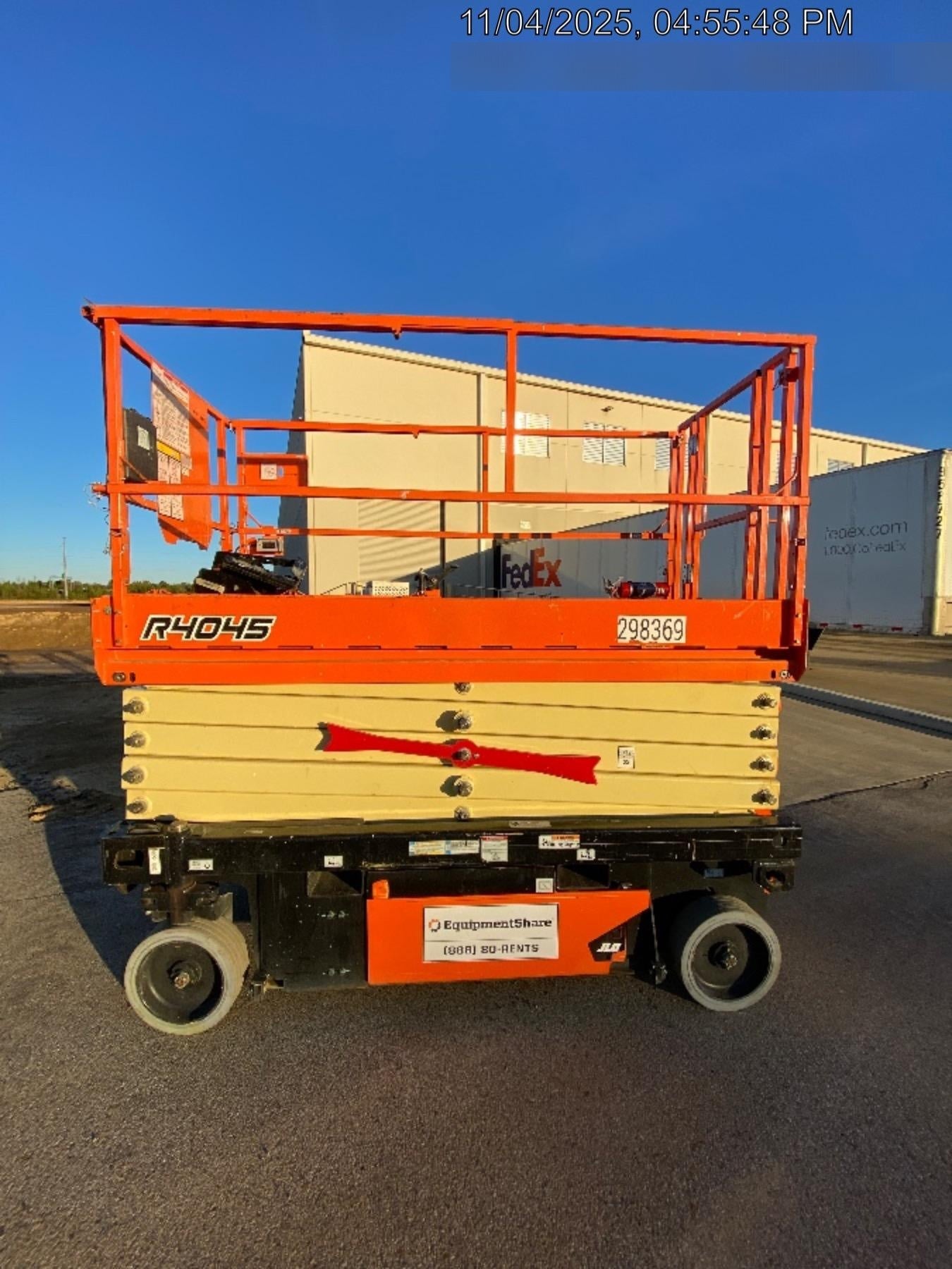2023 JLG R4045