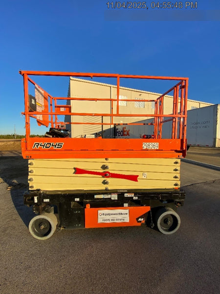 2023 JLG R4045