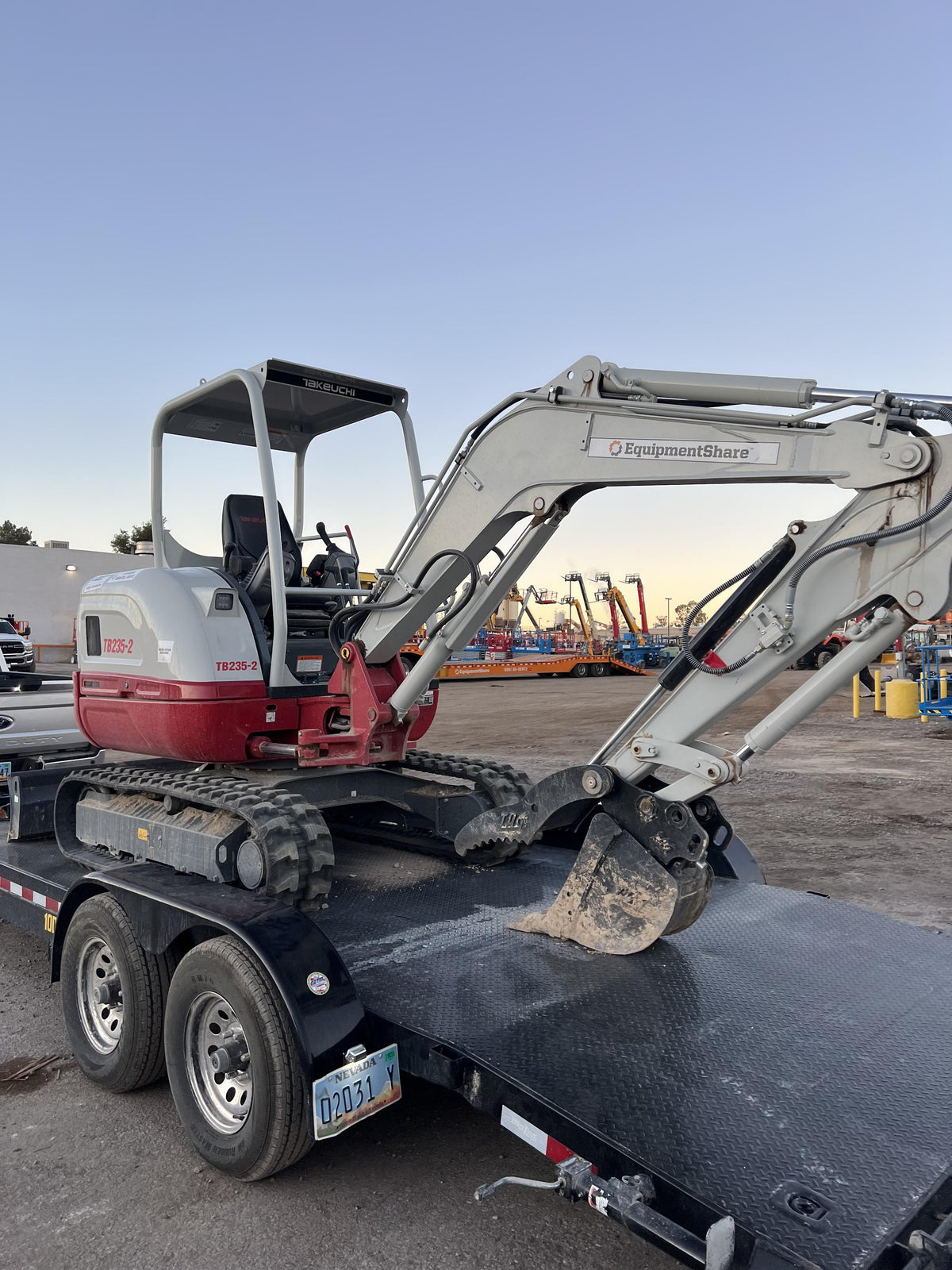 2022 TAKEUCHI TB235-2R