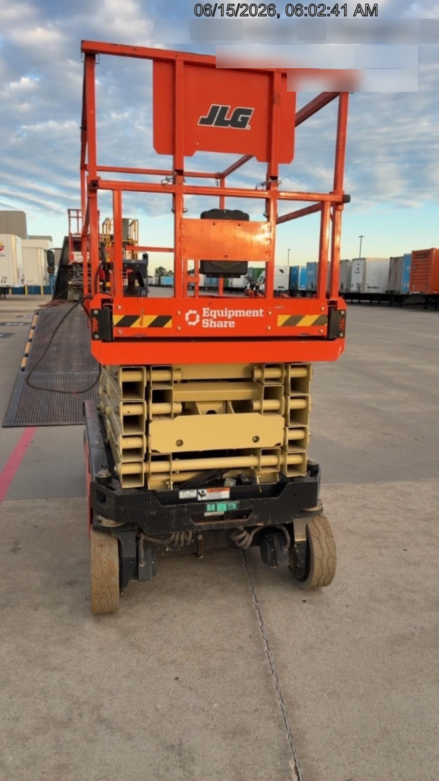 2022 JLG ES3246