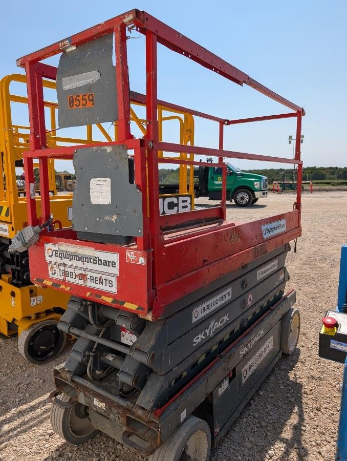 2015 Skyjack SJIII-3226 26' Scissor Lift