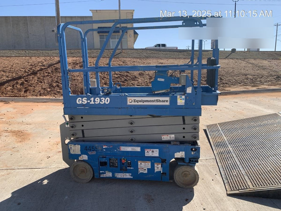 2019 Genie GS-1930 Fixed rails with chain Entry