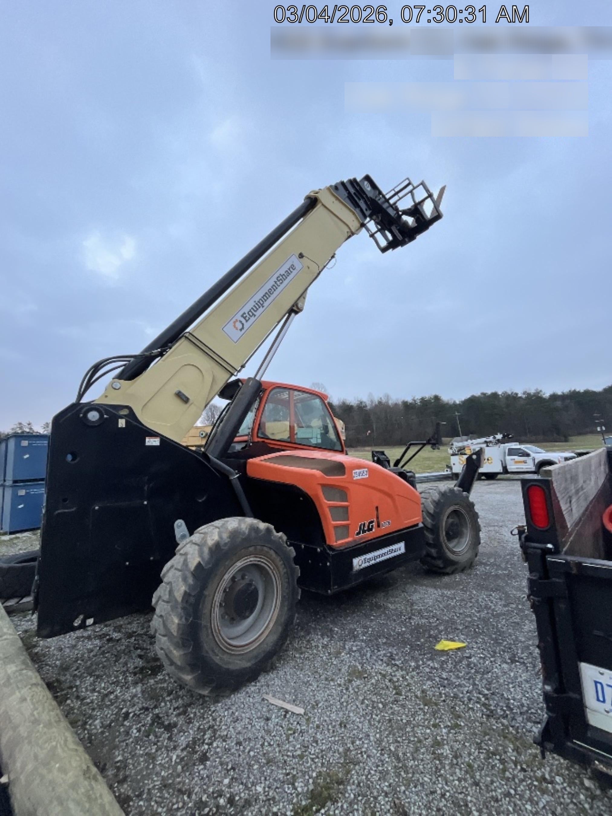 2022 JLG 1075