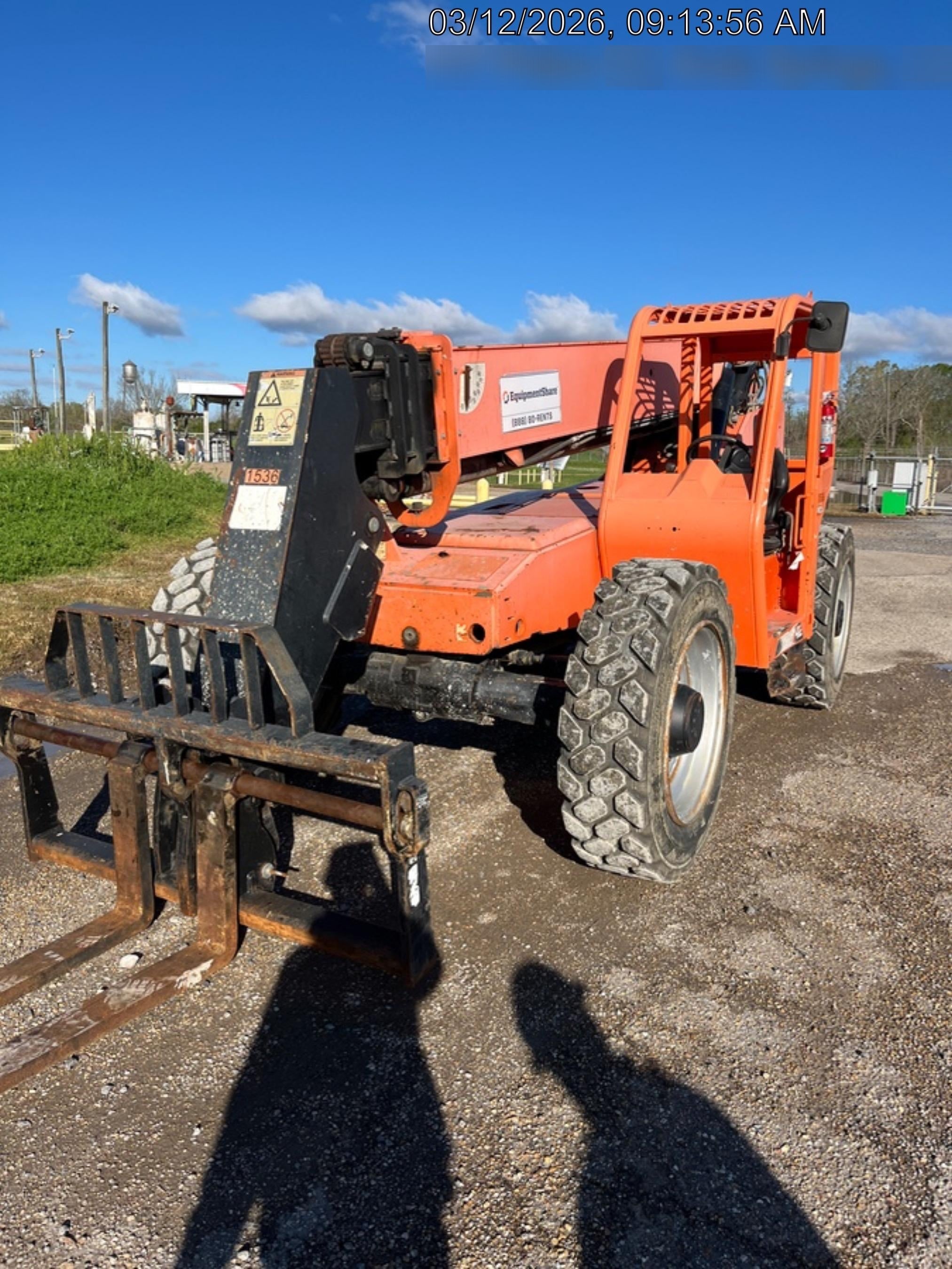 2016 JLG 8042