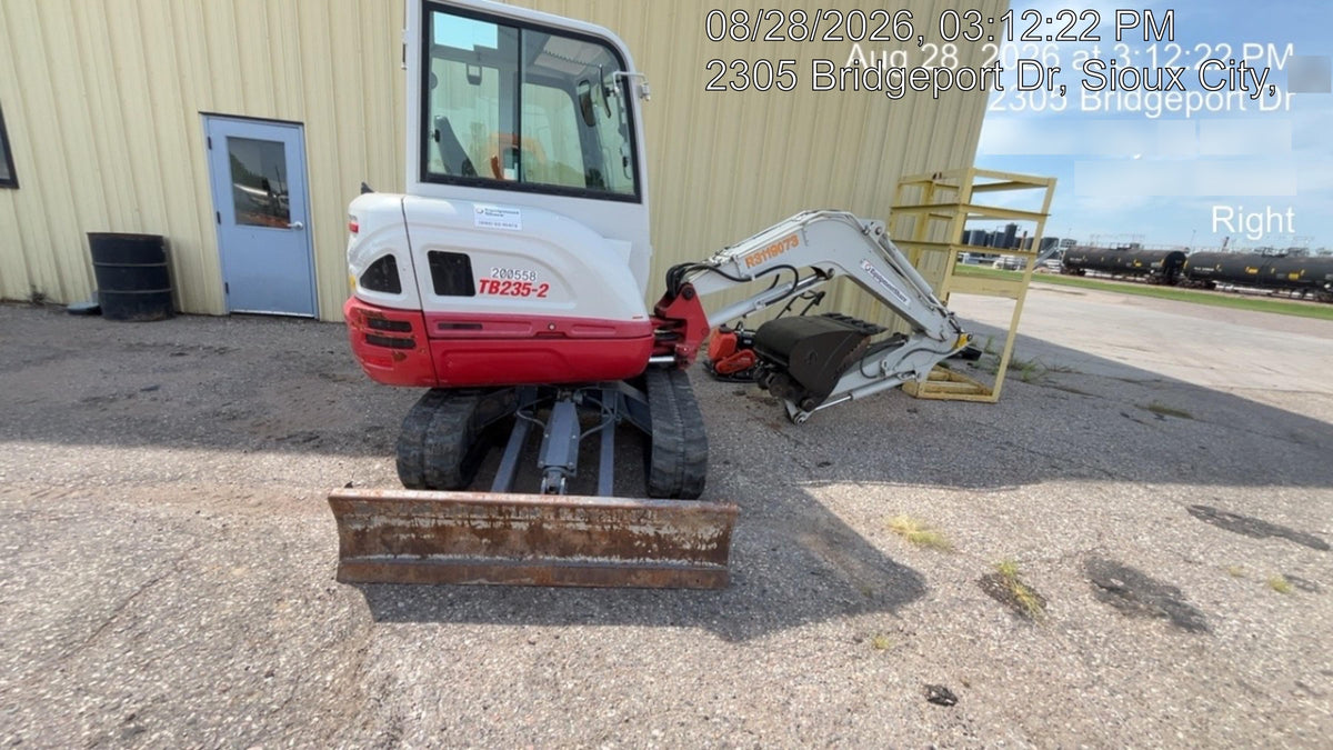 2022 TAKEUCHI TB235-2CR