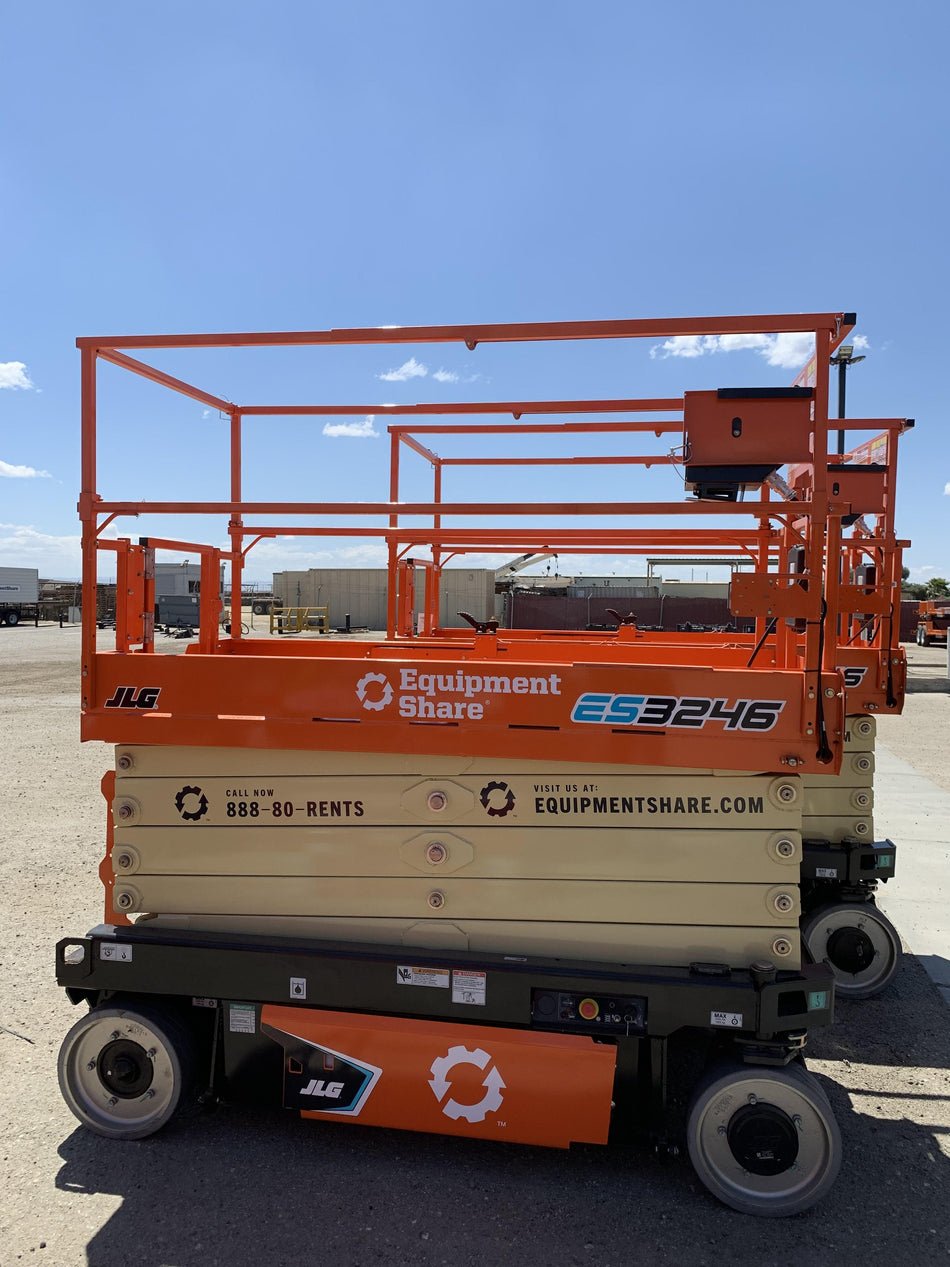 2022 JLG ES3246