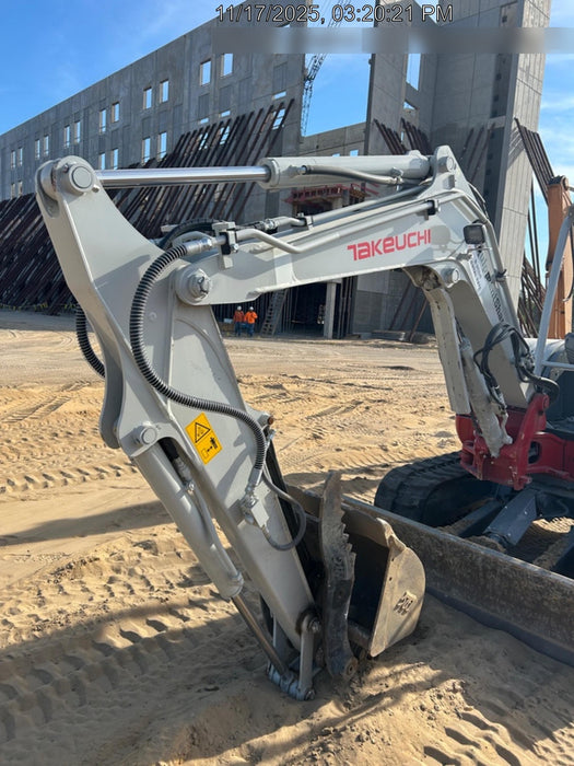 2025 TAKEUCHI 24" Bucket Takeuchi