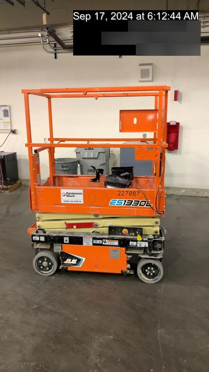 2022 JLG ES1330L