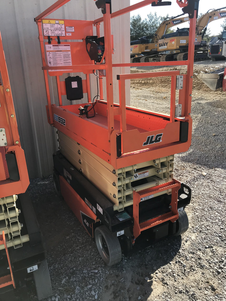 2022 JLG ES1932